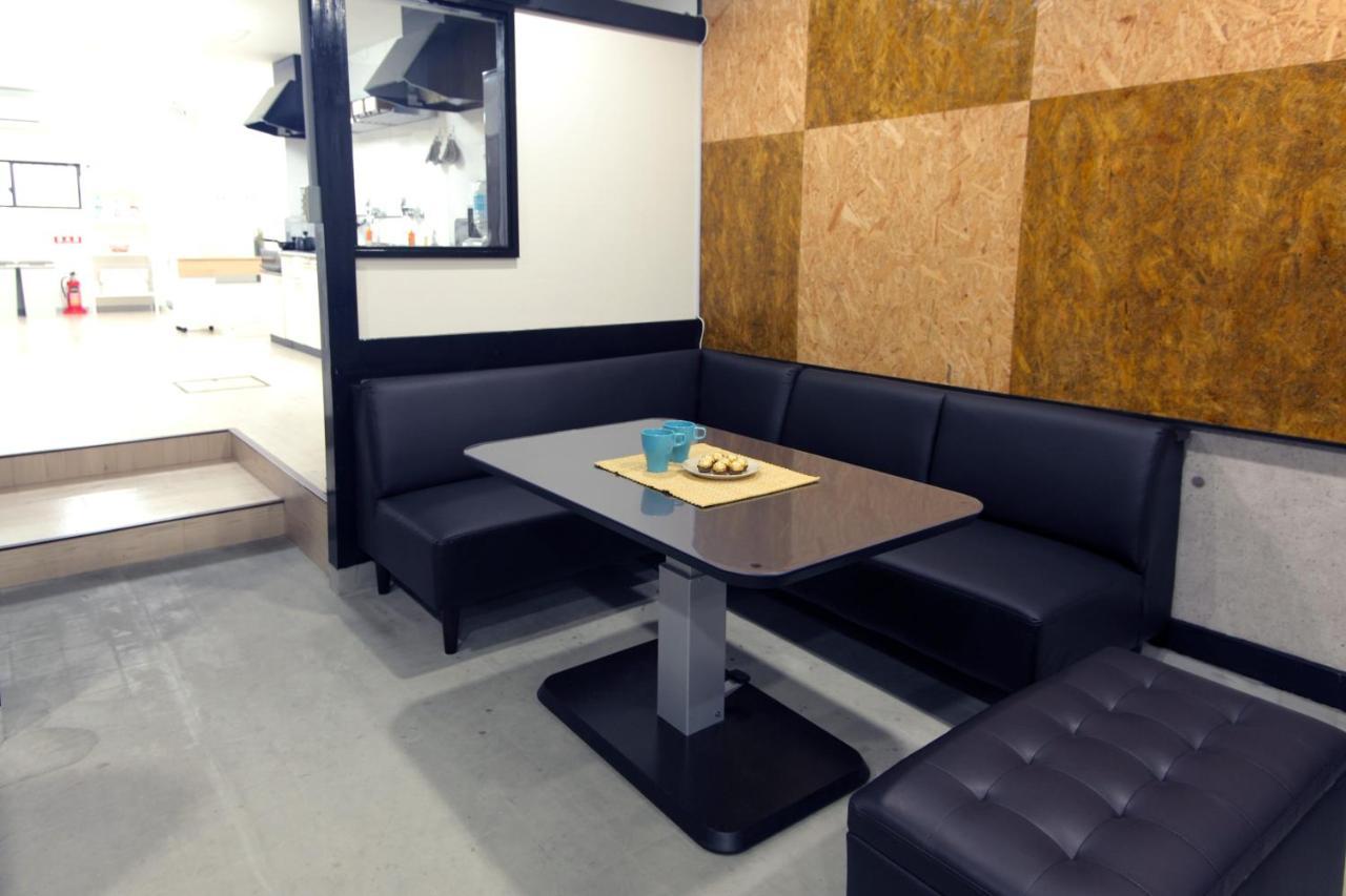 Guest House Futaba Osaka Exteriör bild
